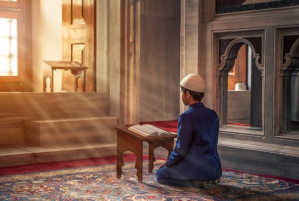 a boy recite Quran